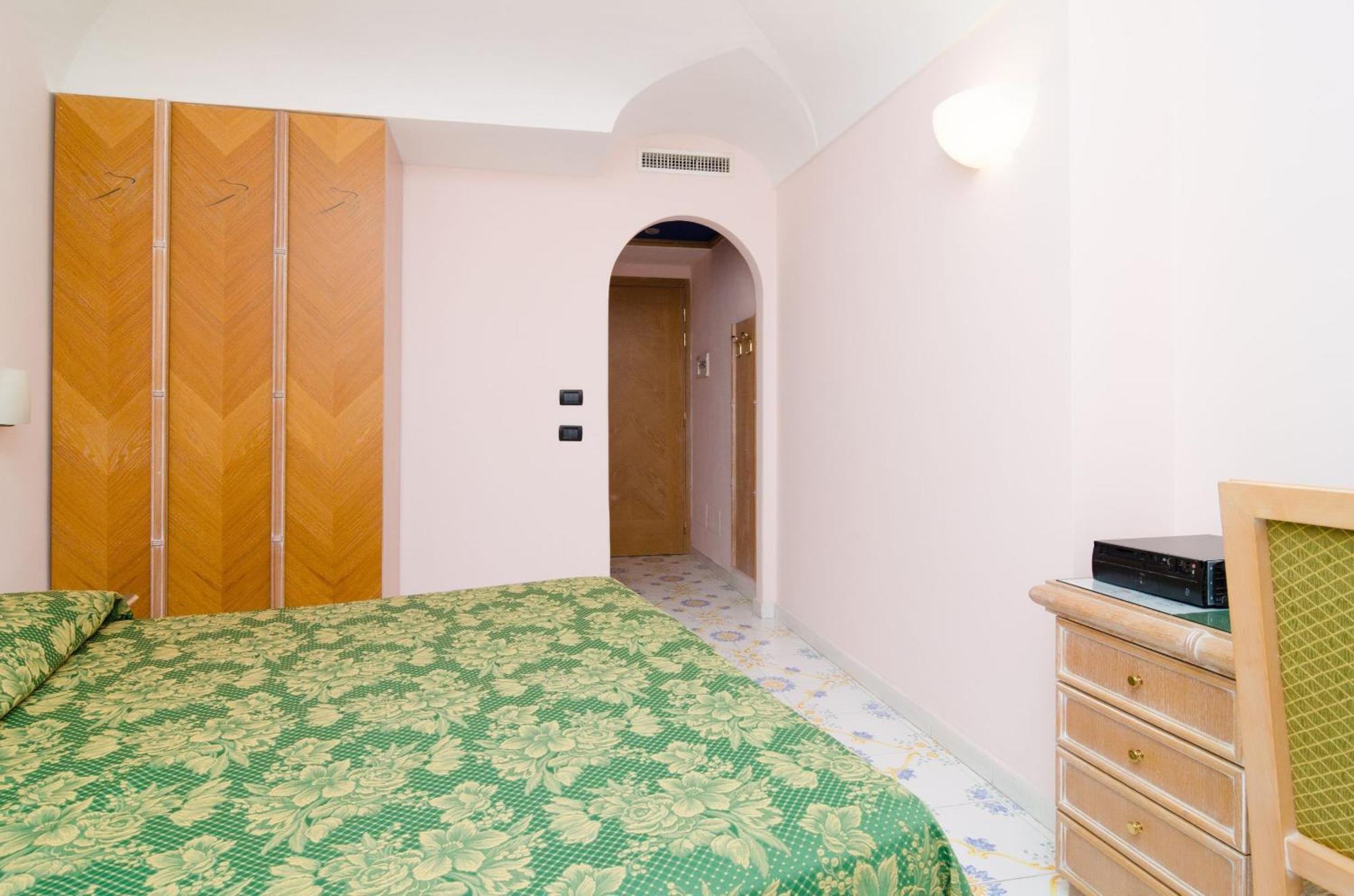 Hotel Terme Saint Raphael Barano dʼIschia Exteriör bild